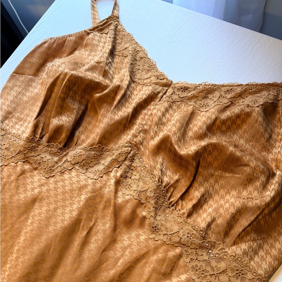 TORRID plus slip dress
Elegant Brown Lace Trim Slip Dress
Never worn
Size 2 - Picture 2 of 9